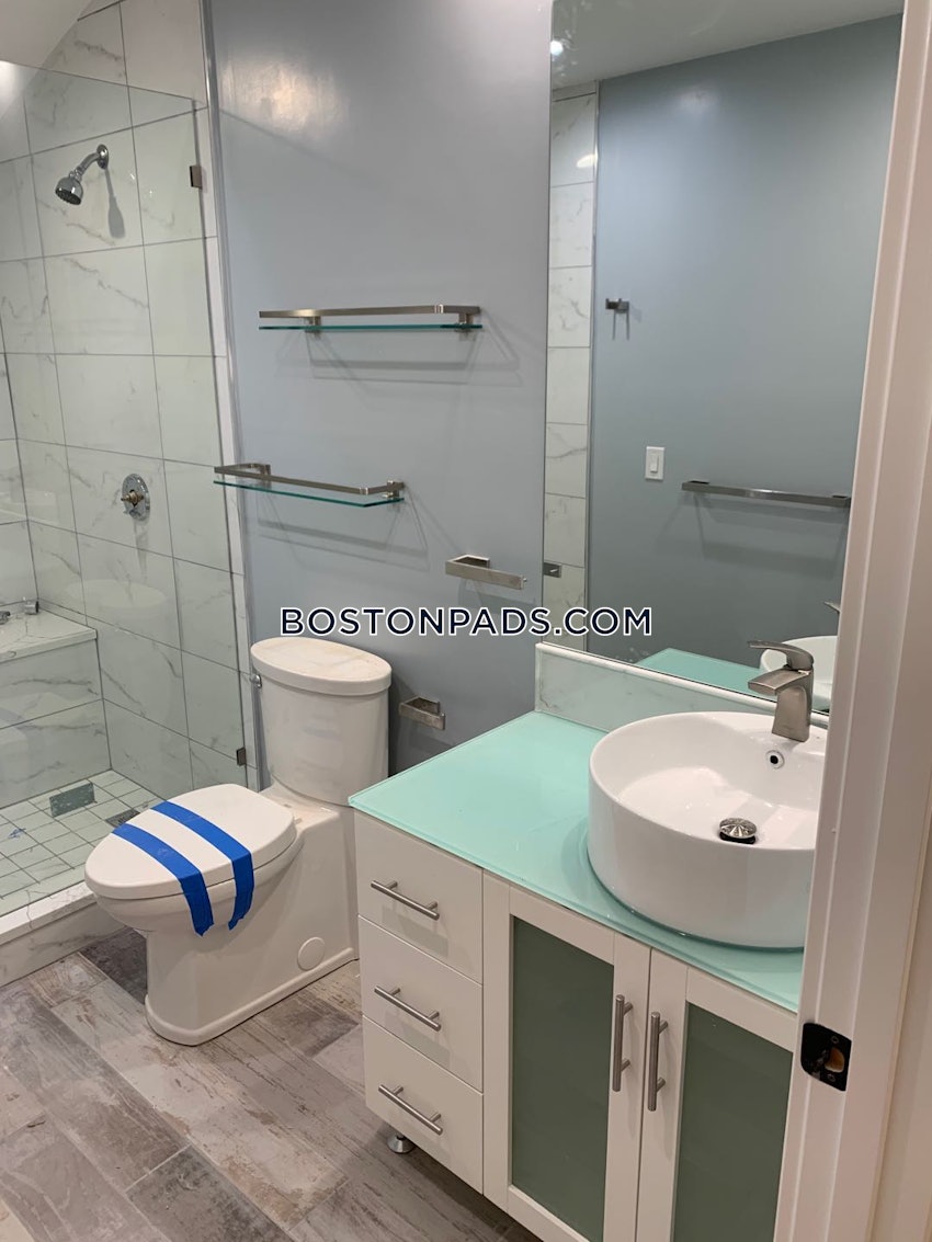 MALDEN - 2 Beds, 2 Baths - Image 10