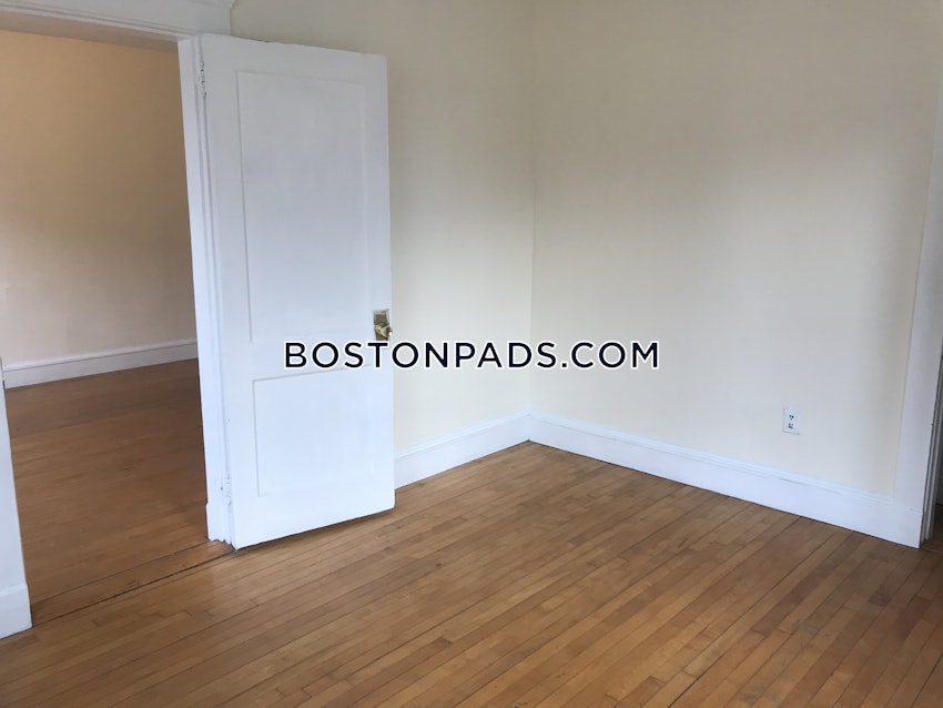 BOSTON - JAMAICA PLAIN - CENTER - 3 Beds, 1 Bath - Image 8