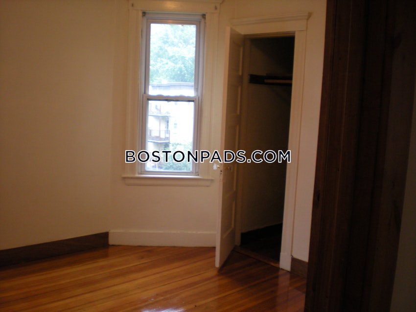 BOSTON - ROSLINDALE - 3 Beds, 1 Bath - Image 10