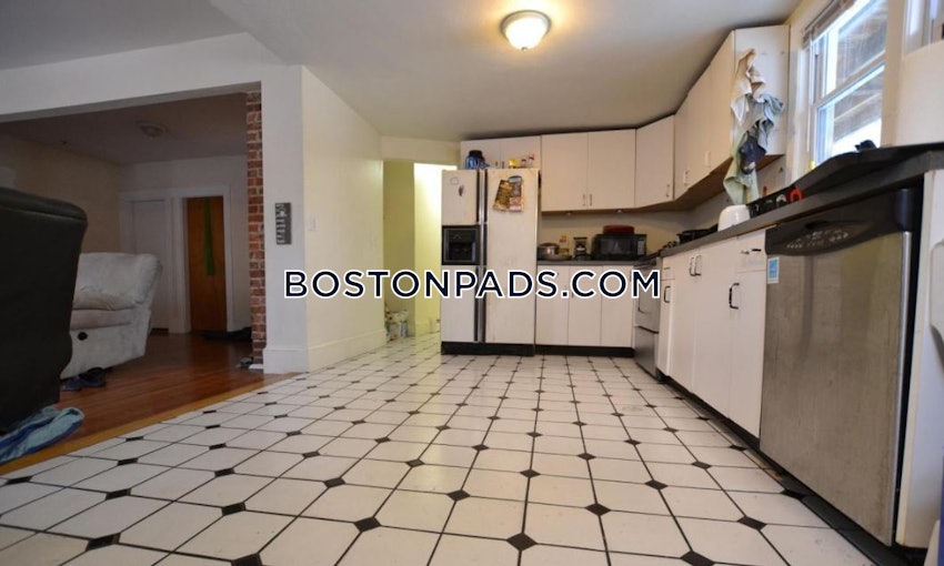 BOSTON - BRIGHTON - OAK SQUARE - 3 Beds, 1 Bath - Image 8