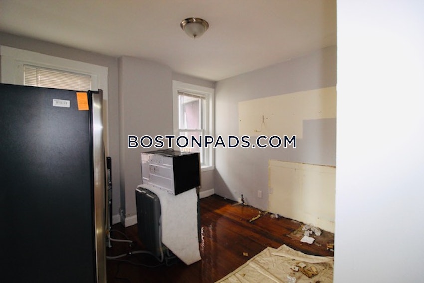 BOSTON - ROXBURY - 4 Beds, 1 Bath - Image 12