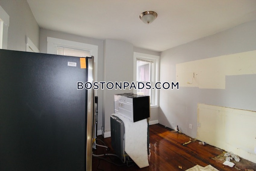 BOSTON - ROXBURY - 4 Beds, 1 Bath - Image 11