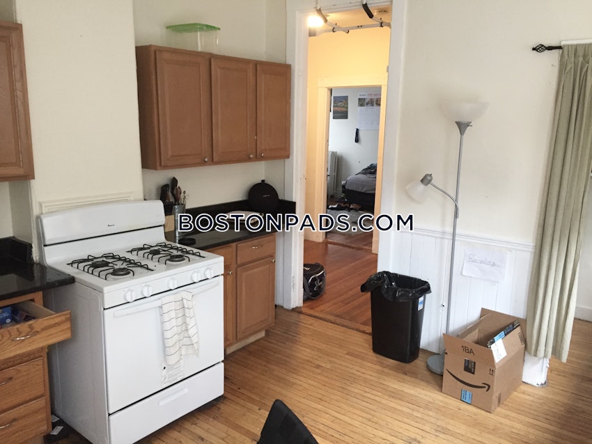 BOSTON - MISSION HILL - 5 Beds, 1 Bath - Image 6