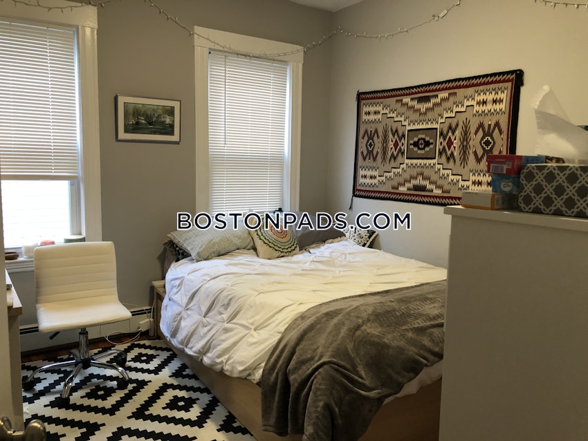 SOMERVILLE - TUFTS - 4 Beds, 2 Baths - Image 7