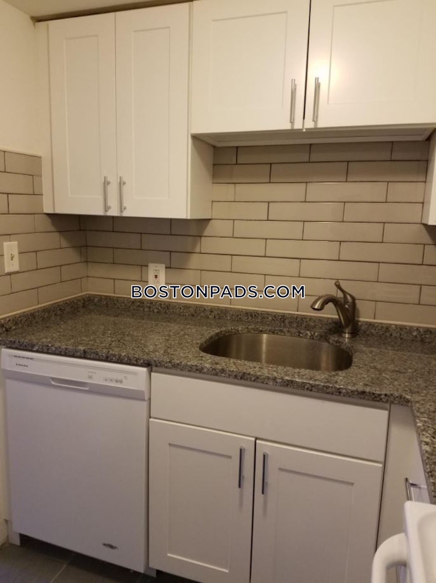 CAMBRIDGE - CENTRAL SQUARE/CAMBRIDGEPORT - 1 Bed, 1 Bath - Image 2