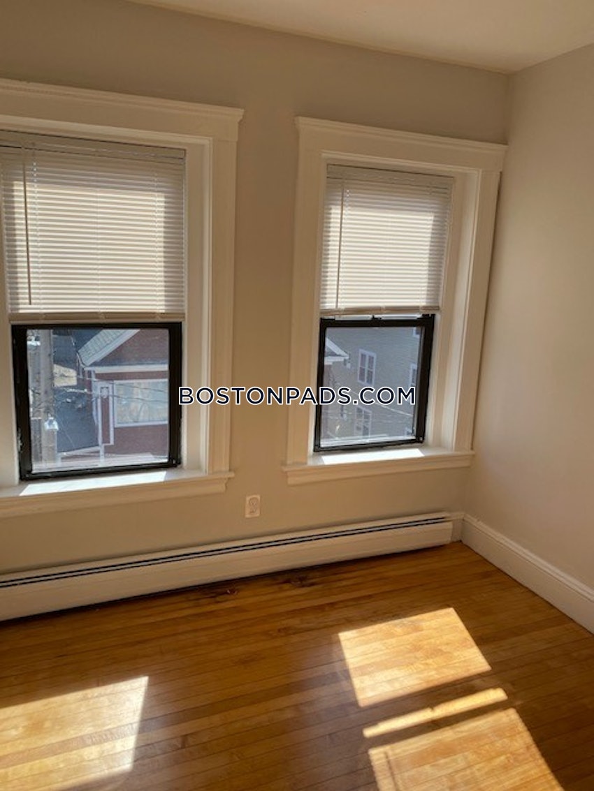 CAMBRIDGE - PORTER SQUARE - 3 Beds, 1 Bath - Image 2