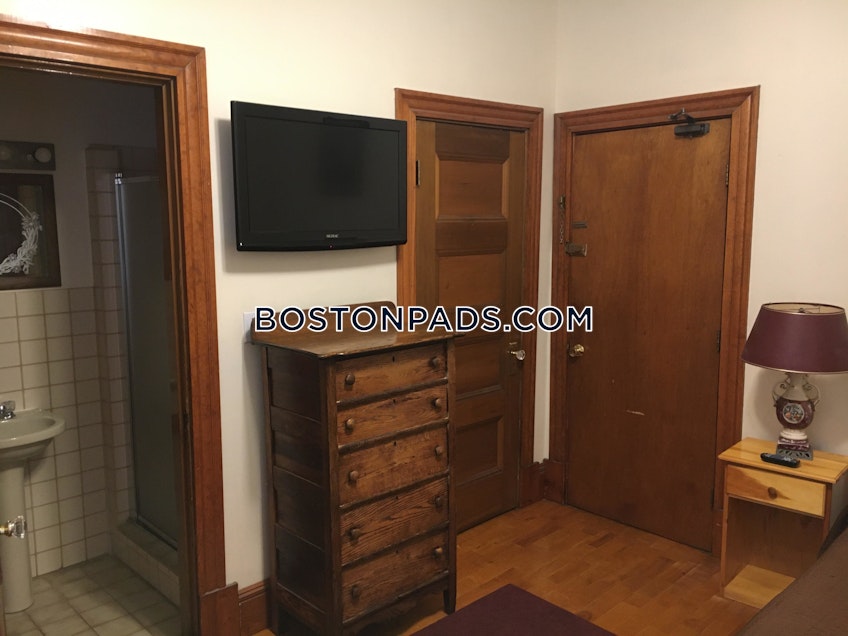 Boston - $1,700+ /month