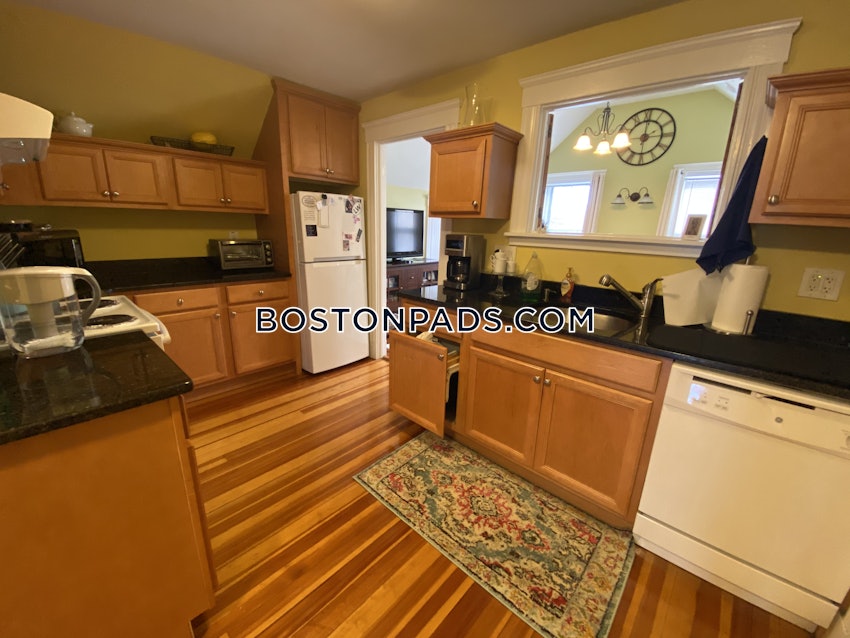 SOMERVILLE - DAVIS SQUARE - 2 Beds, 1 Bath - Image 6