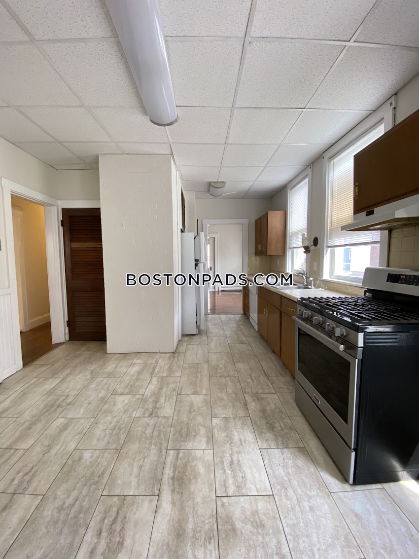 BOSTON - ROSLINDALE - 3 Beds, 1 Bath - Image 3