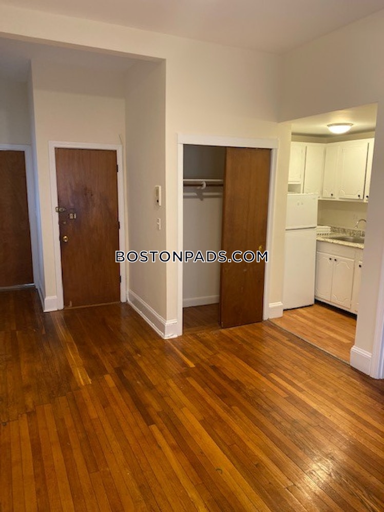 Commonwealth Ave., Boston