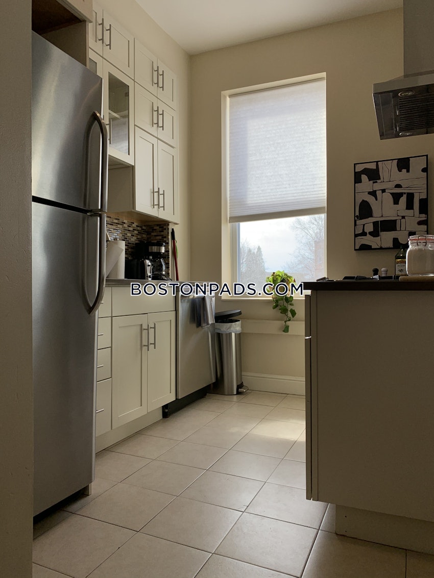 BOSTON - MISSION HILL - 4 Beds, 2 Baths - Image 9