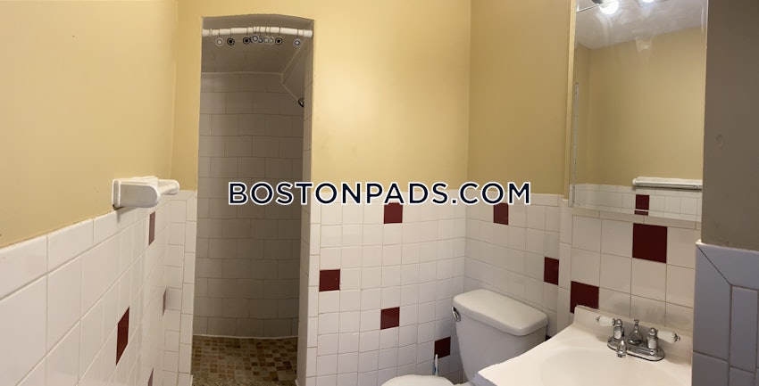 BOSTON - HYDE PARK - 3 Beds, 1 Bath - Image 23