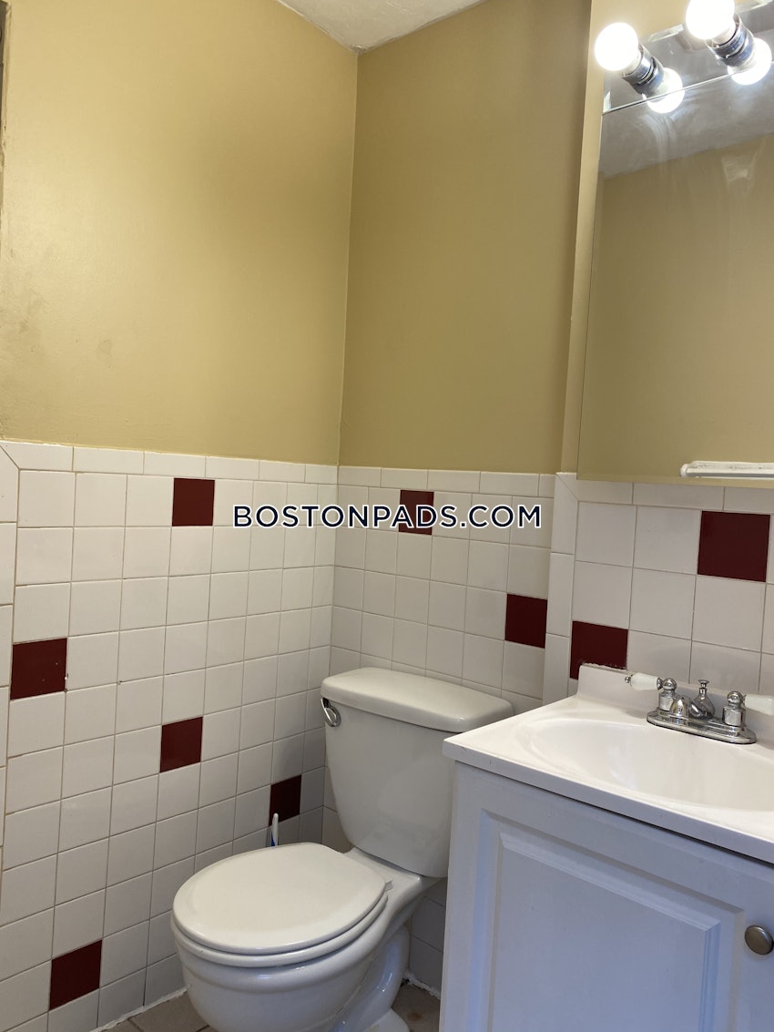 BOSTON - HYDE PARK - 3 Beds, 1 Bath - Image 26