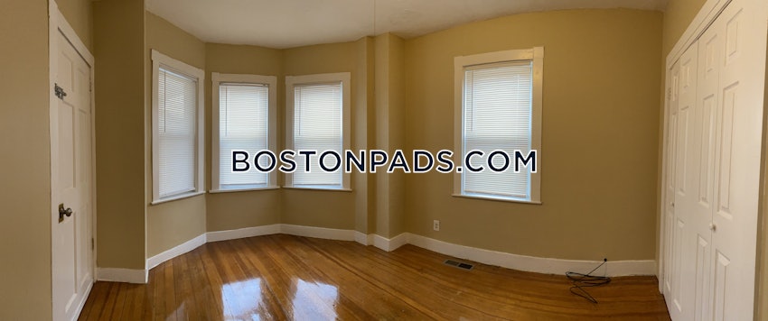 BOSTON - HYDE PARK - 3 Beds, 1 Bath - Image 19