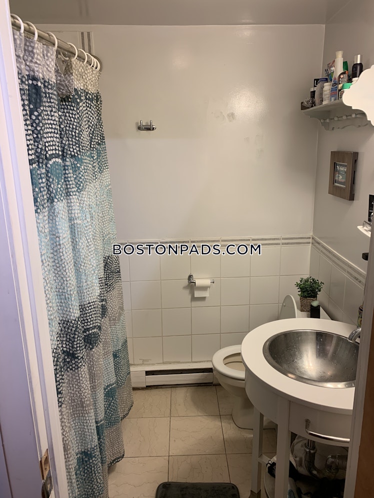 Massachusetts Ave, Boston