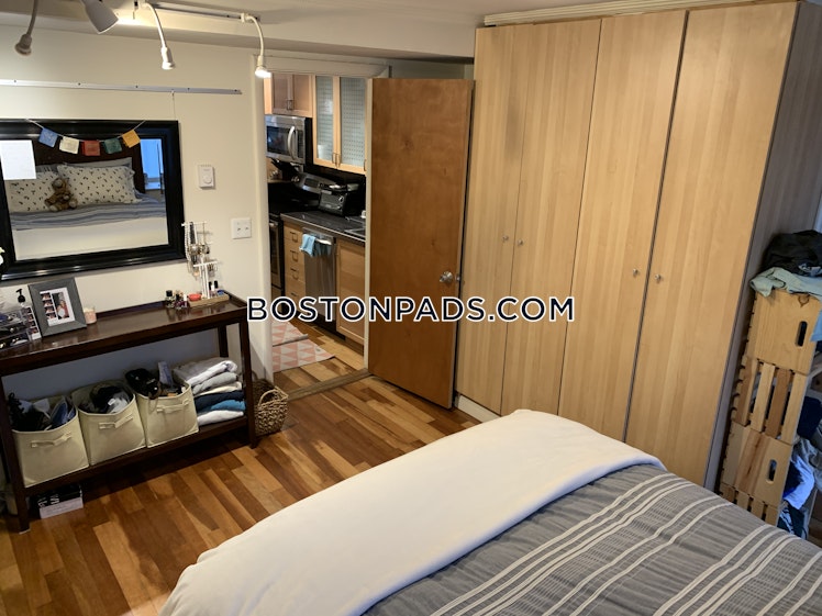 Massachusetts Ave, Boston