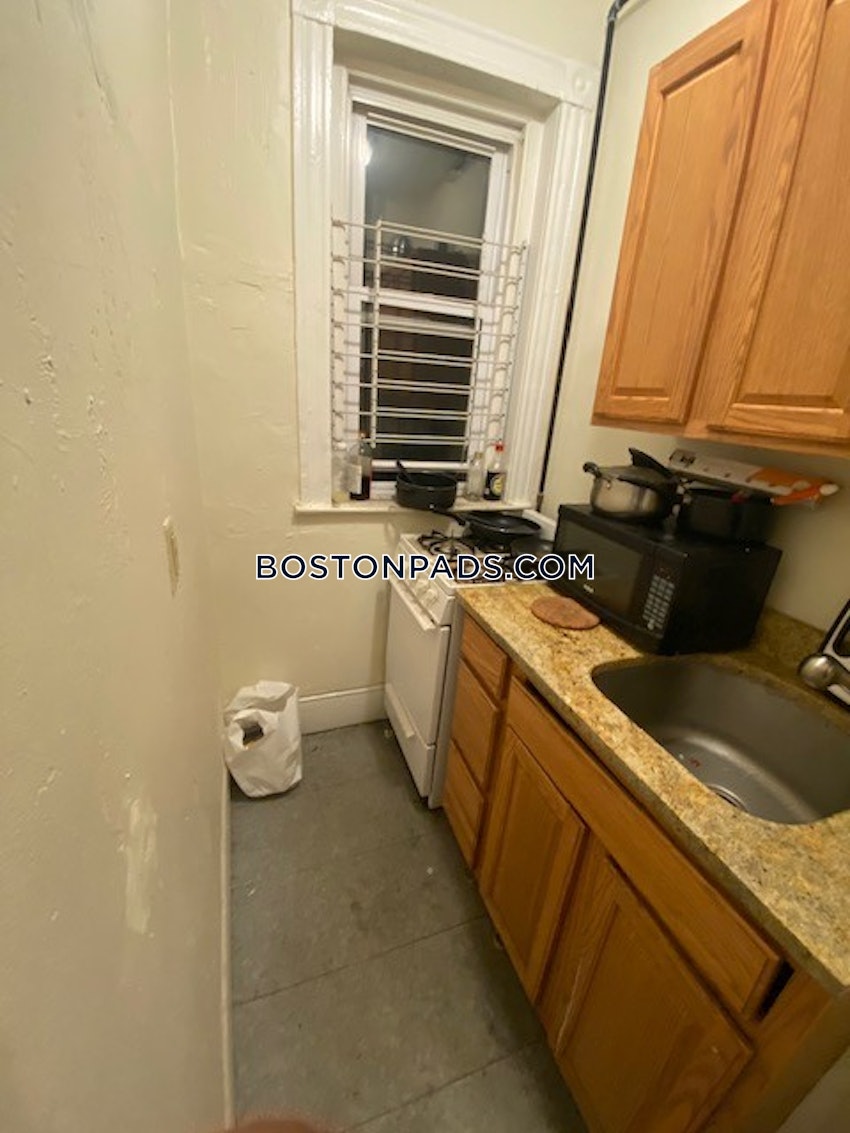 BOSTON - NORTHEASTERN/SYMPHONY - 4 Beds, 2 Baths - Image 5