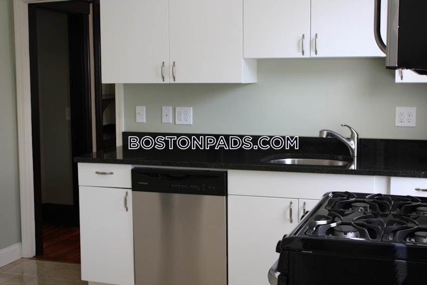 BOSTON - MISSION HILL - 4 Beds, 1 Bath - Image 3