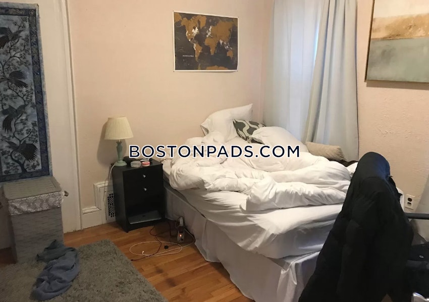 SOMERVILLE - DAVIS SQUARE - 4 Beds, 1 Bath - Image 6