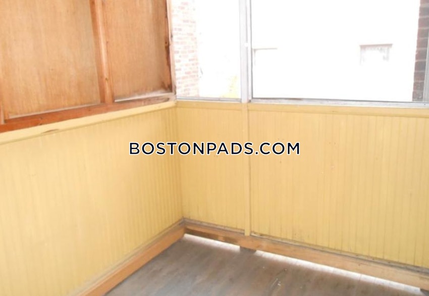 BROOKLINE - BEACONSFIELD - 2 Beds, 1 Bath - Image 3