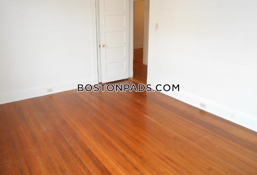 BROOKLINE - CLEVELAND CIRCLE - 2 Beds, 1 Bath - Image 7