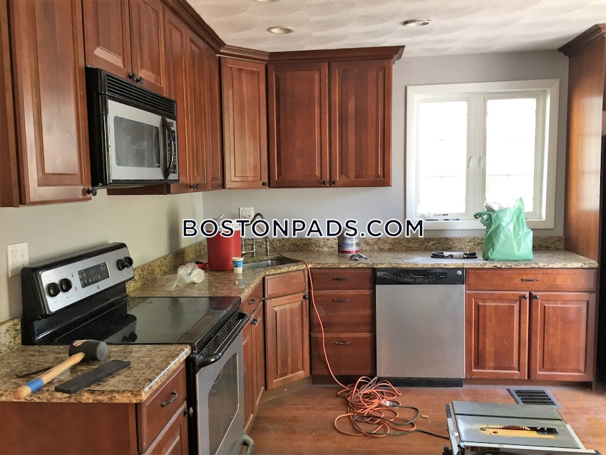 BOSTON - CHARLESTOWN - 4 Beds, 2 Baths - Image 3