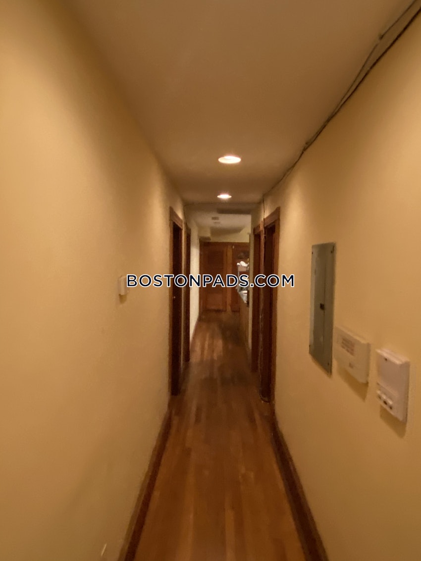 BOSTON - MISSION HILL - 5 Beds, 2 Baths - Image 16