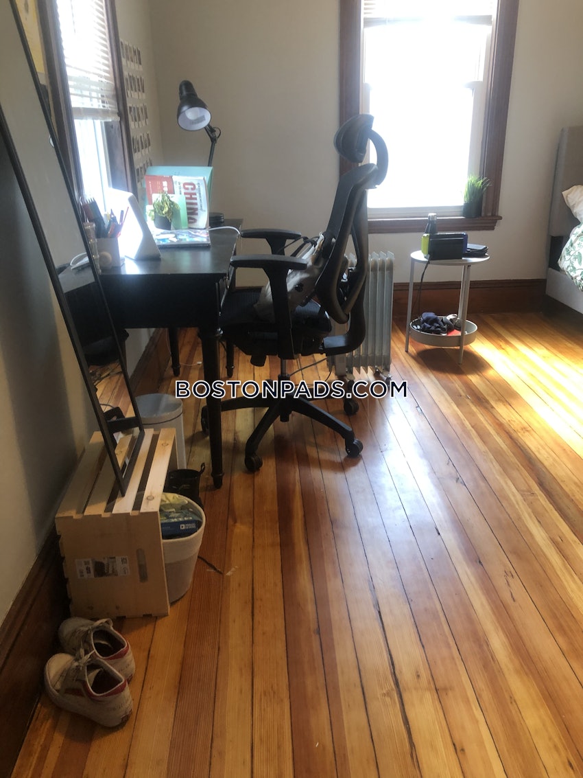 BOSTON - BRIGHTON - OAK SQUARE - 3 Beds, 1 Bath - Image 4