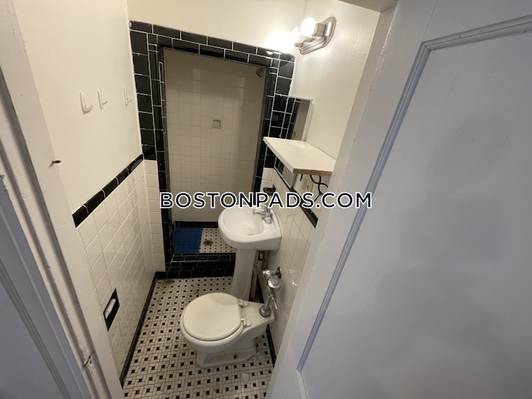 Commonwealth Ave., Boston