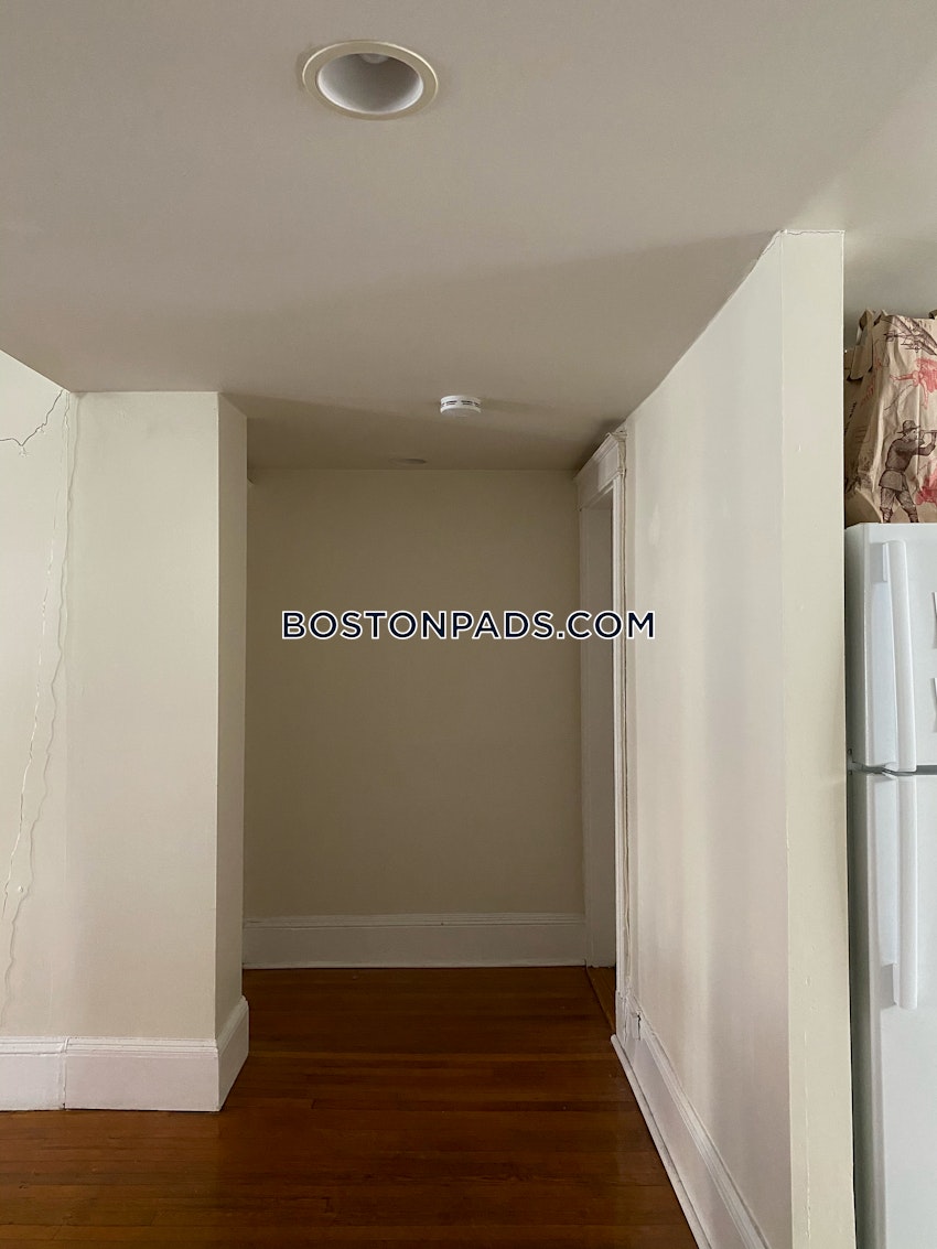 BROOKLINE- WASHINGTON SQUARE - 2 Beds, 1 Bath - Image 6