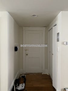 Brookline Deal Alert! Spacious 2 bed 1 Bath apartment in Winthrop Rd  Washington Square - $2,950 No Fee