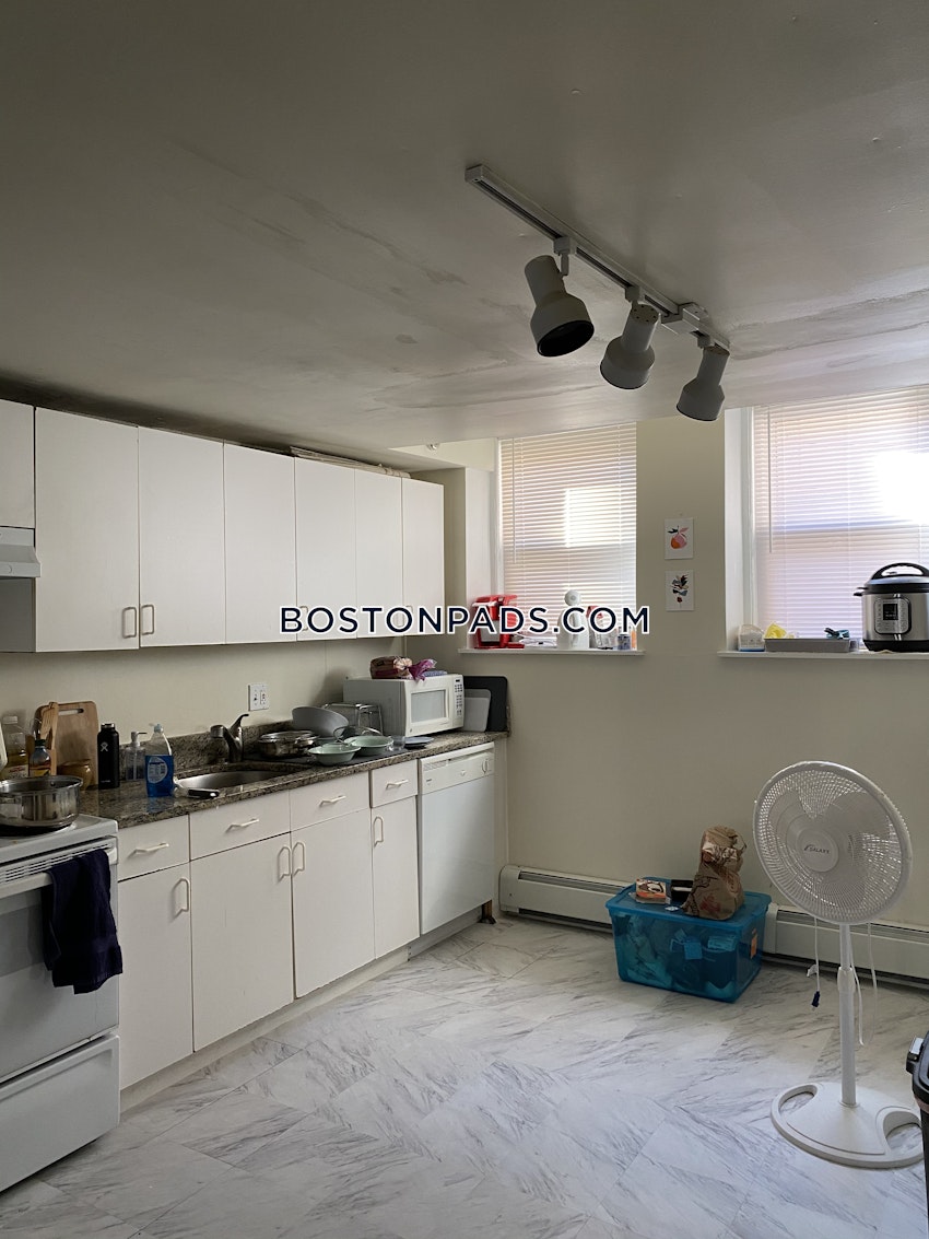 BROOKLINE- WASHINGTON SQUARE - 2 Beds, 1 Bath - Image 4