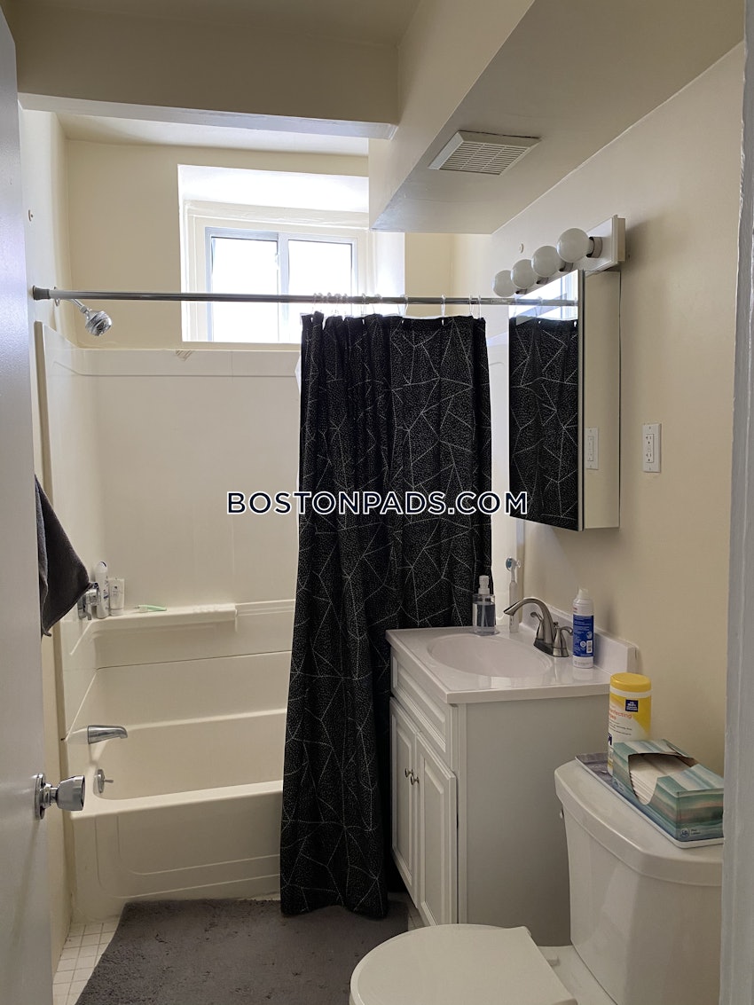 BROOKLINE- WASHINGTON SQUARE - 2 Beds, 1 Bath - Image 3