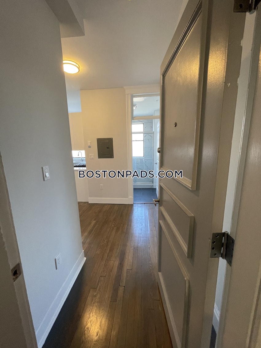 BOSTON - FENWAY/KENMORE - 1 Bed, 1 Bath - Image 10