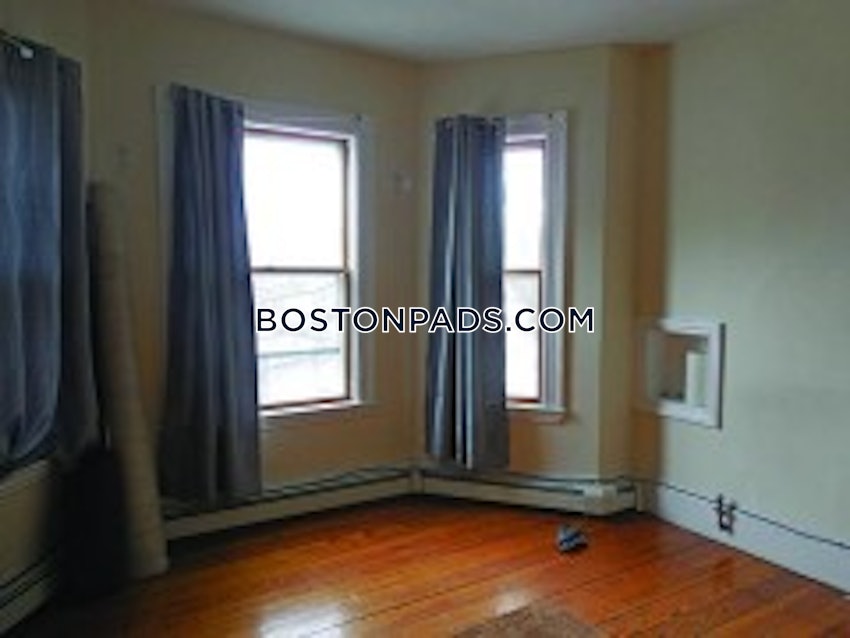 SOMERVILLE - PORTER SQUARE - 4 Beds, 2 Baths - Image 4