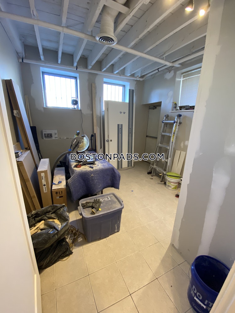 Sidney St., Cambridge