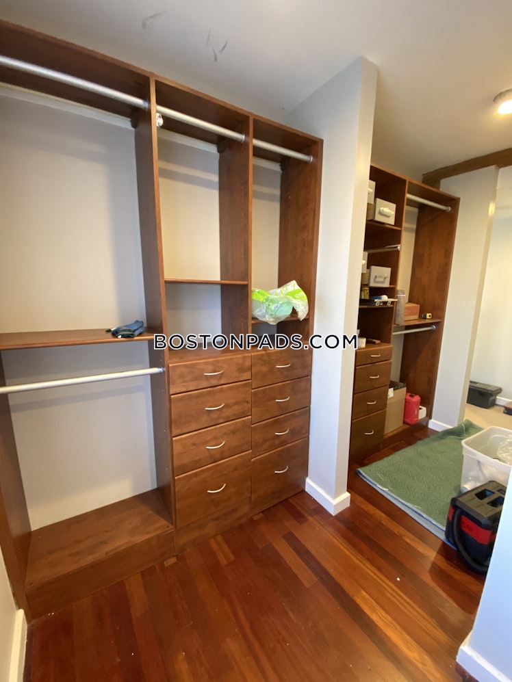 Sidney St., Cambridge