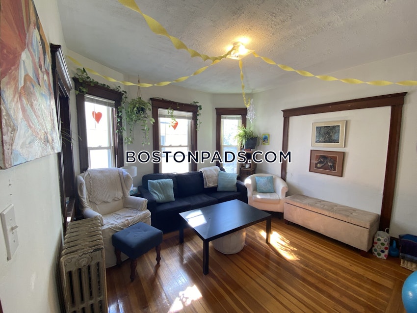 SOMERVILLE - DAVIS SQUARE - 3 Beds, 1 Bath - Image 1