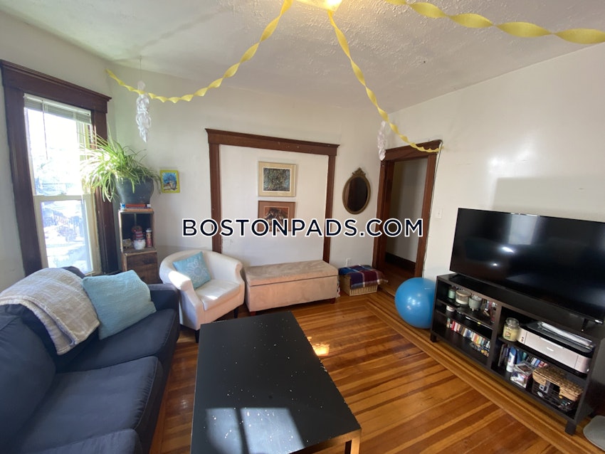 SOMERVILLE - DAVIS SQUARE - 3 Beds, 1 Bath - Image 8