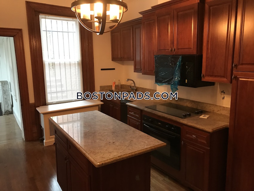 BOSTON - FORT HILL - 3 Beds, 1 Bath - Image 10