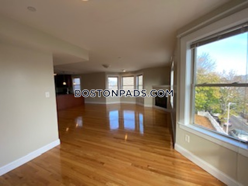 BOSTON - DORCHESTER - UPHAMS CORNER - 2 Beds, 1.5 Baths - Image 9