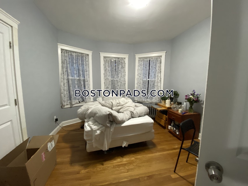 CAMBRIDGE - INMAN SQUARE - 5 Beds, 1 Bath - Image 10