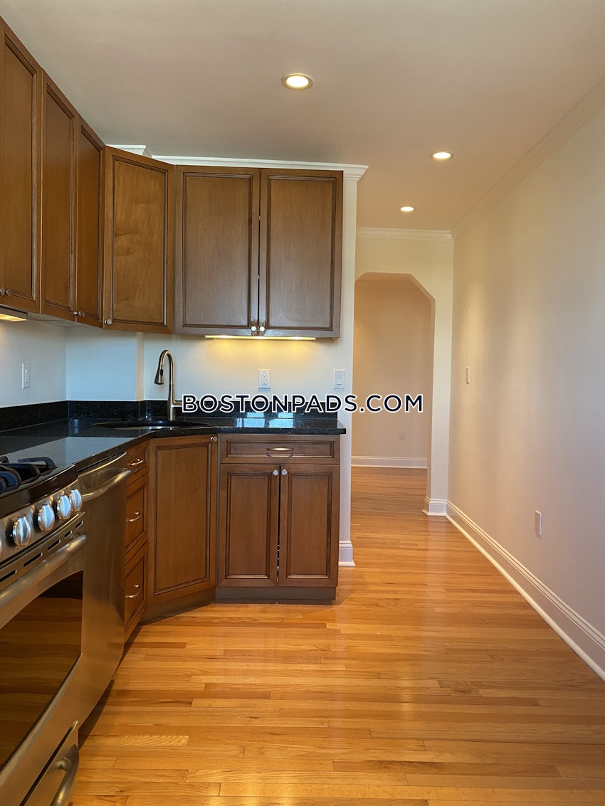 CAMBRIDGE - HARVARD SQUARE - 2 Beds, 1 Bath - Image 3