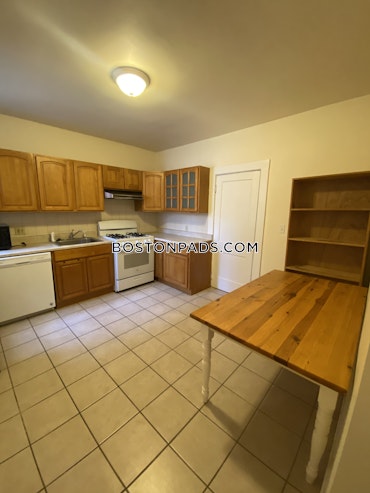 Boston - 4 Beds, 2 Baths