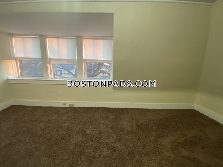 BOSTON - HYDE PARK - 1 Bed, 1 Bath - Image 4