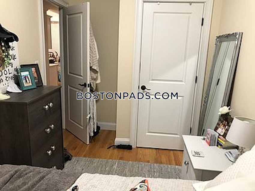 BOSTON - NORTH END - 4 Beds, 2 Baths - Image 6