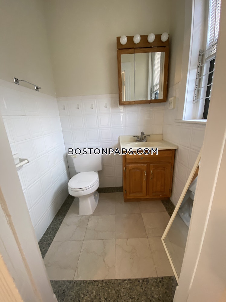 Commonwealth Ave., Boston