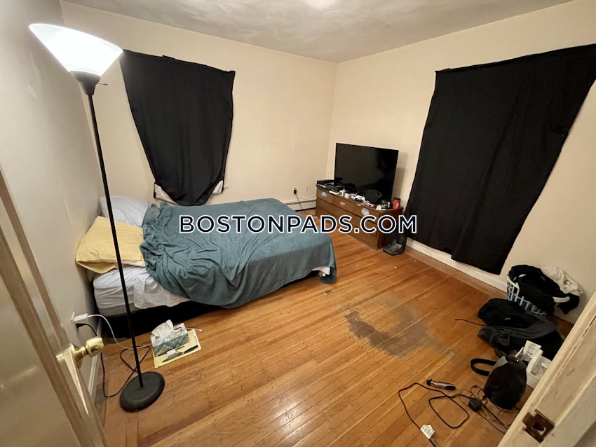 MEDFORD - TUFTS - 3 Beds, 1 Bath - Image 7