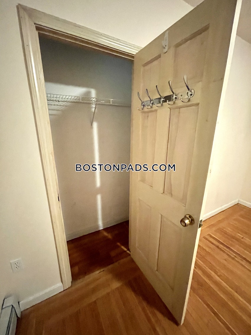 MEDFORD - TUFTS - 3 Beds, 1 Bath - Image 17