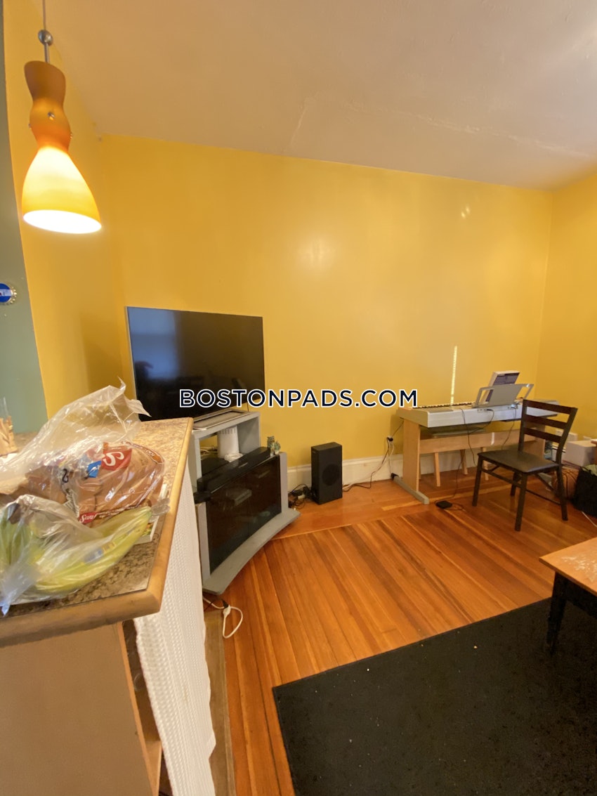 BOSTON - MISSION HILL - 4 Beds, 1 Bath - Image 8